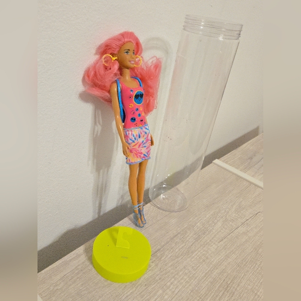 Barbie Color Reveal Neon Tie Dye Fashion Doll with Accessories Color Changing - Picture 3 of 6